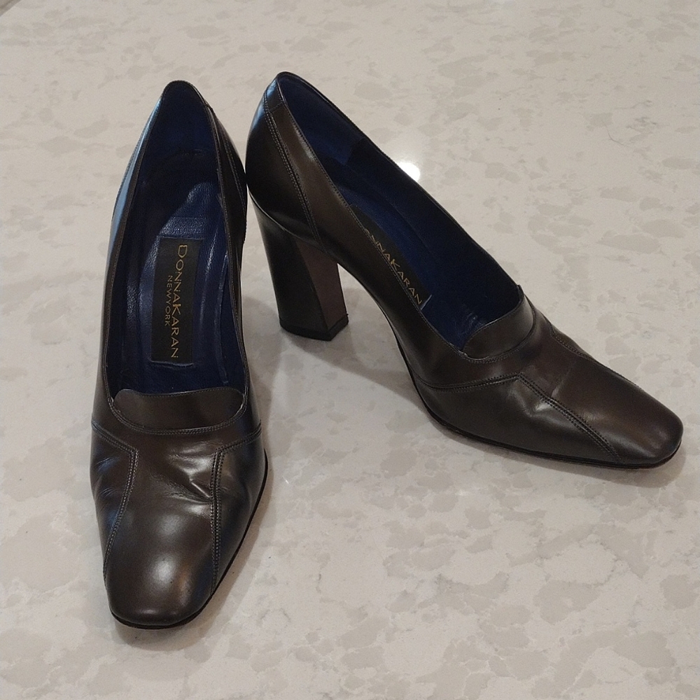 Donna Karan New York. Gun Metal Chunky Heel Leather Pump. Size 8 M.